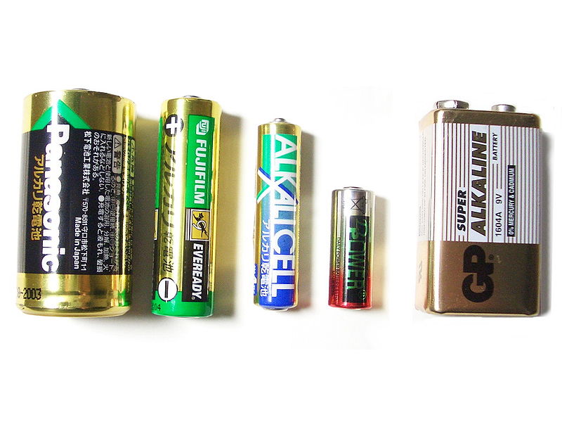 800px-Alkali battery 5